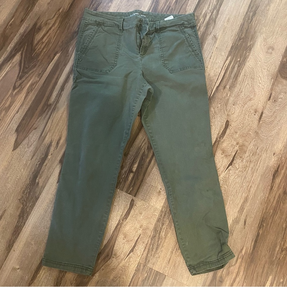 Old Navy Pixie Chino Pants